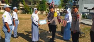 Kapolsek Kunjang Pimpin Apel Penyerahan Piagam Paskibra tahun 2024