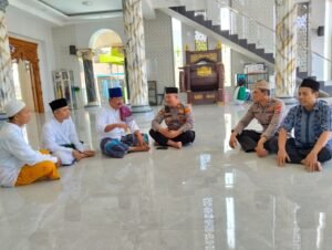 Polresta Banyuwangi Gelar Safari di Jumat Curhat Upaya Cooling System Jelang Pilkada 2024