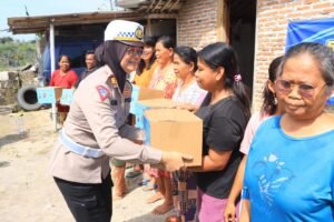 Sambut Hari Lalu Lintas Bhayangkara ke -69, Polres Ngawi Berbagi Sembako