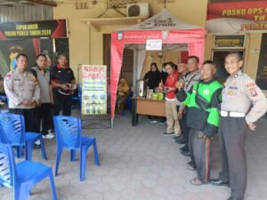 Polsek Tanggulangin Ngopi dan Panen Ikan Lele bersama Warga