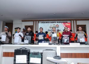 Polrestabes Surabaya Berhasil Ungkap Sindikat Penipuan Online Jaringan Internasional 10 WNI Diamankan