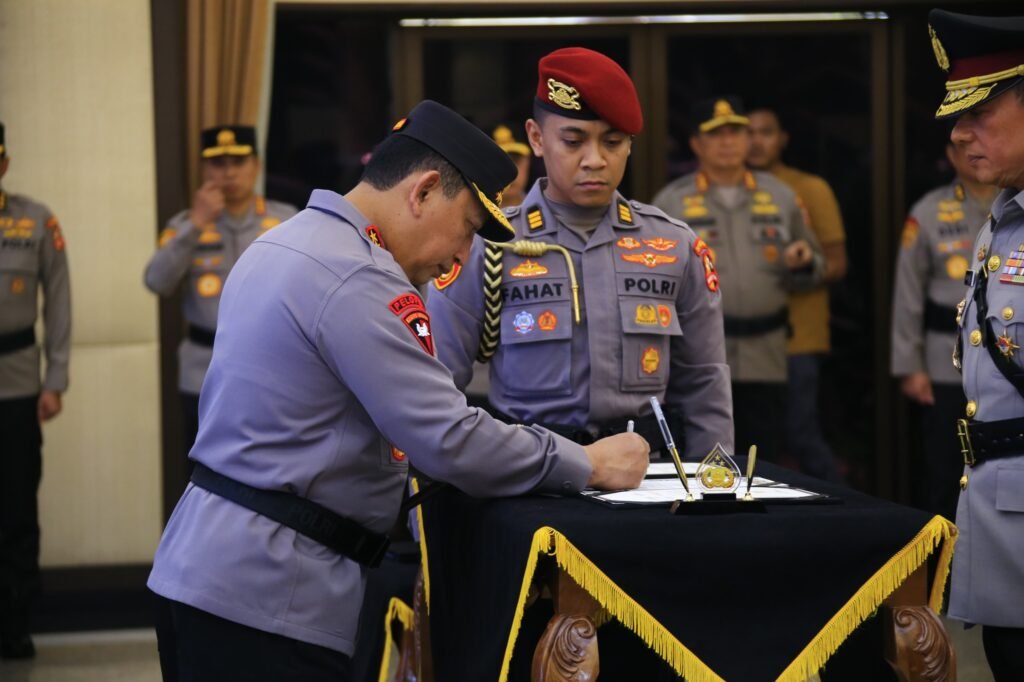 Kapolri Pimpin Pelantikan Sejumlah Kapolda dan Pengukuhan 2 Jabatan Baru di Polri