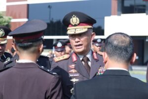 Upacara Hari Kesaktian Pancasila, Kapolda Jatim Beri Penghargaan Anggota Polri dan PNPP Berprestasi
