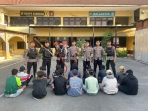 Harkamtibmas Polres Pelabuhan Tanjungperak Amankan 14 Anggota Komplotan Gangster di Tambak Wedi