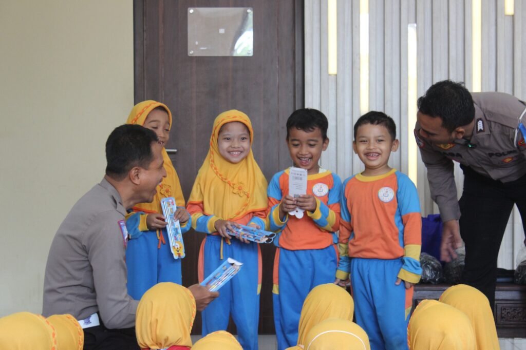 Operasi Zebra Semeru 2024, Satlantas Polresta Sidoarjo Edukasi Tertib Lalu Lintas Sejak Dini