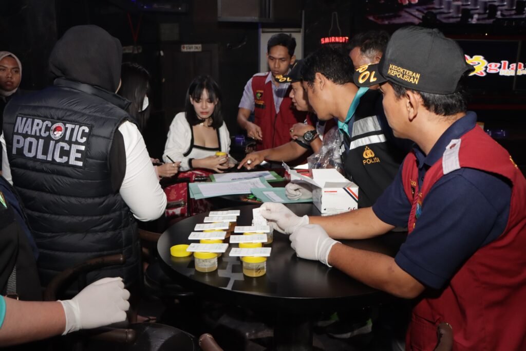 Cegah Peredaran Narkoba,Petugas Gabungan Polres Tuban Razia Tempat Hiburan Malam