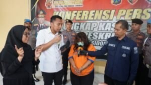 Polisi Ringkus Mucikari di Sidoarjo Jual Perempuan Via Medsos