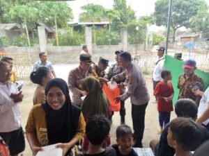 Gercep Polres Ponorogo Bantu Evakuasi Warga Terdampak Banjir
