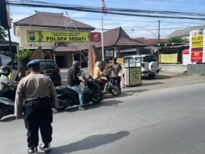 Wujudkan Kamtibmas Kondusif Pasca Pilkada, Polsek Sedati Lakukan Giat Jumat Berkah