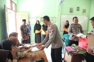 Sukseskan Program Kesehatan Anak, Polres Situbondo Berbagi Makanan Bergizi dan Susu Gratis