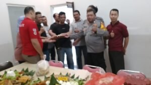 Peringati HUT Reserse ke-77, Unit Reskrim Polsek Waru Gelar Tasyakuran