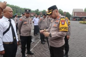 Polres Pasuruan Gelar Pemeriksaan Senjata Api Dinas untuk Tingkatkan Disiplin Anggota