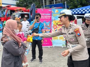 Menilik Aksi Simpatik Polisi di Pos Pelayanan Nataru Terminal Purabaya