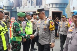 Kapolda Jatim Tinjau Pos Pelayanan Operasi Lilin Semeru 2024 di Terminal Purabaya