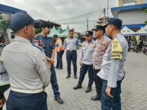 Pemeriksaan Kelengkapan Surat Kendaraan Jelang Persiapan NATARU di Terminal Purabaya