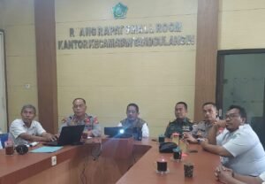 Hari Terakhir Menjabat Kapolsek Tanggulangin, Tetap Berkontribusi dalam Aksi Bersih Sungai
