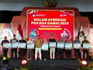 Malam Apresiasi Pilkada Damai 2024, KPU Kabupaten Kediri Berikan Penghargaan Kepada Polres Kediri Kota 