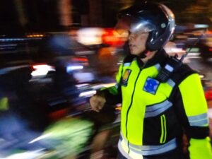 Polres Kediri Kota Kawal Ketat Kepulangan Rombongan Pesilat Pasca Hadiri Acara Keagamaan di Lapangan Barat Aula Al – Mukta