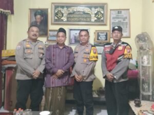Polsek Krian Kunjungi Kediaman Ketua MWC NU Krian dalam Kegiatan Silaturahmi