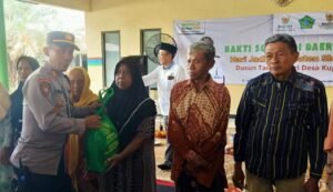Polsek Jabon Kawal Bakti Sosial Pemkab Sidoarjo di Peringatan Hari Jadi ke-166 di Desa Kupang