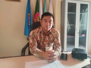 Kades Sambilawang : Aipda Maryudi itu Pak Bhabinkamtibmas yang Disiplin Waktu dan Akrab Sama Warga