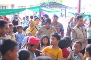 Polri Dirikan Dapur Lapangan dan Gelar Trauma Healing untuk Korban Kebakaran di Kebon Kosong