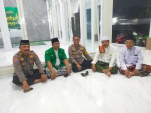 Polsek Krian dan IJTIMA MWC NU Gelar PAM Lesehan Lailatul Kamtibmas 