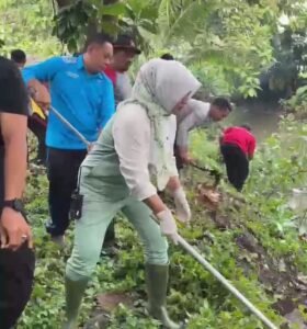 Camat Gedangan Ajak Bersih-Bersih Sungai di Desa Keboan Sikep