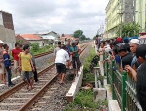 Terobos Paling Pintu Tewas Tersambar Kereta Api Argo Semeru 