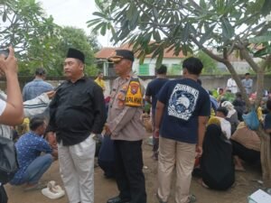 Kapolsek Krian Hadiri Pemakaman dan Takziah Korban Laka Laut di Desa Kraton