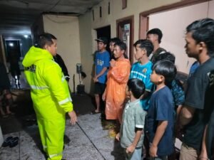 Tanggap Bencana, Kepolisian Resort Purwodadi Bersama TNI dan BPBD Evakuasi Korban Pergeseran Tanah di Purwodadi
