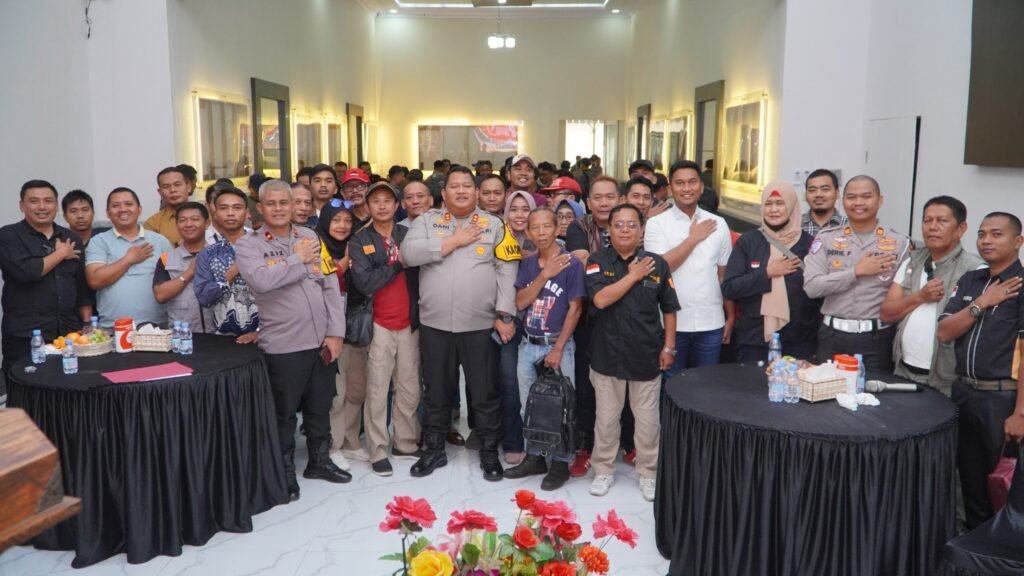 Ngopi Bersama Awak Media, Kapolres Pasuruan Tegaskan Keterbukaan Informasi