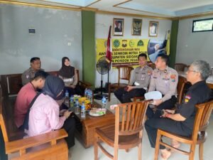 Unit Kamsel Satlantas Polresta Sidoarjo Pelatihan PPGD bersama Senkom 