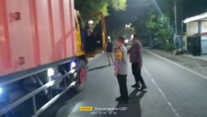 Polsek Krian Gelar Cipta Kondisi ke Sopir Truck Dump Besar