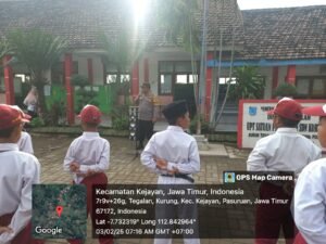 Kapolsek Kejayan Pimpin Upacara di SDN Kurung II 