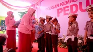 Ketua YKB Jatim Ade Imam Sugianto Kunjungi TK Kemala Bhayangkari 23 Lumajang, Berikan Makan Bergizi Gratis