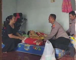 Bhabinkamtibmas Kebaron Tulangan Peduli Remaja Sakit Polio