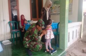 Peran Aktif Babinsa Desa Slemanan Dampingi Posyandu, Wujudkan Generasi Sehat Tanpa Stunting