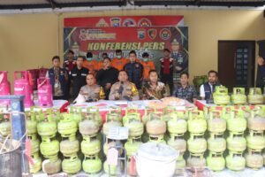 Polresta Sidoarjo Berhasil Ungkap Dua Gudang Pengoplosan LPG, 5 Tersangka Diamankan