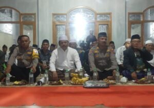 Kapolsek Krian Hadiri dan Amankan Pengajian Harlah NU Bersama KH Marzuki Mustamar di Desa Junwangi