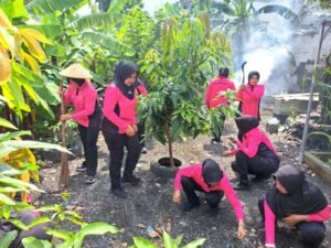 Bhayangkari Cabang Kota Sidoarjo Kelola Pekarangan Pangan Lestari