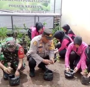 Forkopimca Kejayan dan Ranting Bhayangkari Perkuat Ketahanan Pangan dengan Program Pekarangan Pangan Lestari