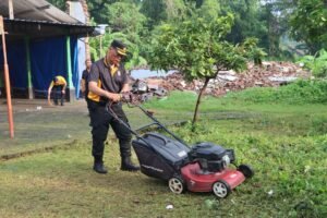 Sinergi Polri dan Masyarakat, Bersihkan Tempat Ibadah Jelang Bulan Suci