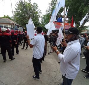 Serikat Buruh dan Karyawan DAMRI Gelar Aksi Unjuk Rasa, Tuntut Pembatalan PHK Massal