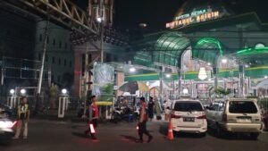 Berikan Rasa Aman dan Nyaman Ibadah, Polsek Krian Siagakan Anggota