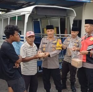 Polsek Krian Terus Berbagi Takjil Gratis di Bulan Suci Ramadhan 2025
