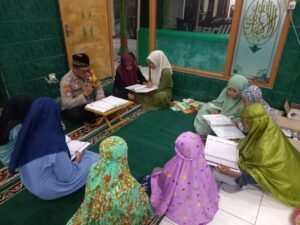 Kanit Binmas Polsek Krembung Gelar Tadarus Al-Qur’an Bersama Remaja 