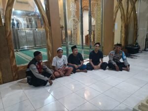 Polsek Krian Gelar Patroli Dialogis dengan Remaja Masjid Muhajirin Desa Sedenganmijen
