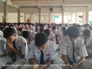 Kanit Binmas Polsek Krian Jadi Narasumber Pondok Ramadan di SMPN 2 