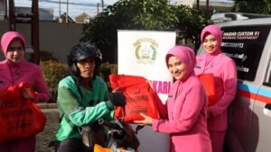 Polresta Sidoarjo dan Bhayangkari Gelar Baksos Serta Bazar Ramadhan Polri Presisi